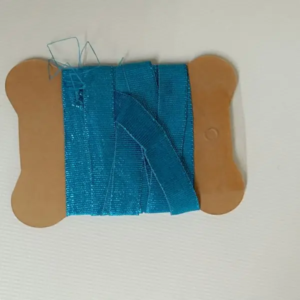 ruban brillant bleu Roy 15mm passementerie idéal pour tout travaux de couture 