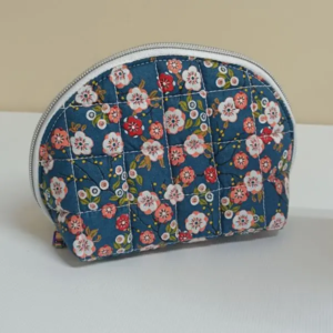 Trousse Demi-Lune Matelassée fleuri – Création Artisanale