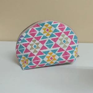 Trousse Demi-Lune Matelassée géométrique – Création Artisanale