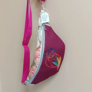 Sac Banane Vintage – Motif Brodé Tulipe – Tissu Recyclé & Coton Oeko-Tex