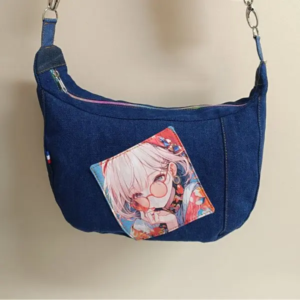 Sac demi-lune Luna – Version Manga en jean recyclé