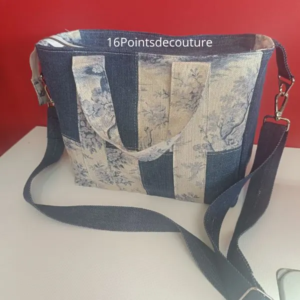 Cabas Mathy en jean recyclé et toile de Jouy bleu – Sac artisanal éco-responsable4