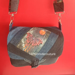 Sac besace papillon rouge gothique en jean recyclé – Modèle unique artisanal7