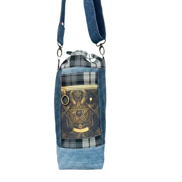 Sac Adèle porte-bouteille en jean recyclé – Motif gothique noir et doré