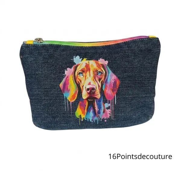 Trousse Julie Chien de chasse stylé en jean recyclé – Création artisanale unique