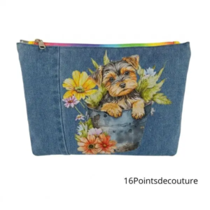 Trousse Julie XL Yorkshire en jean recyclé – Motif chien et fleurs (3)
