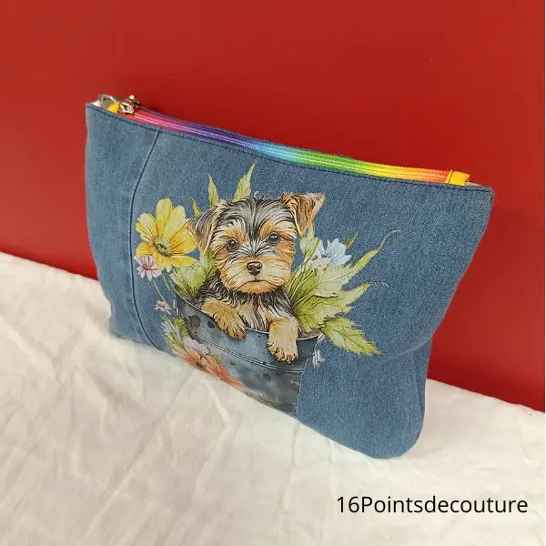 Trousse Julie XL Yorkshire en jean recyclé – Motif chien et fleurs3 (1)